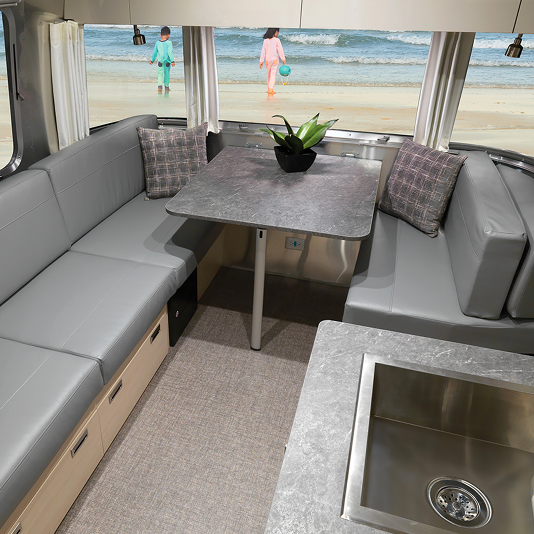 Airstream Flying Cloud Dinette