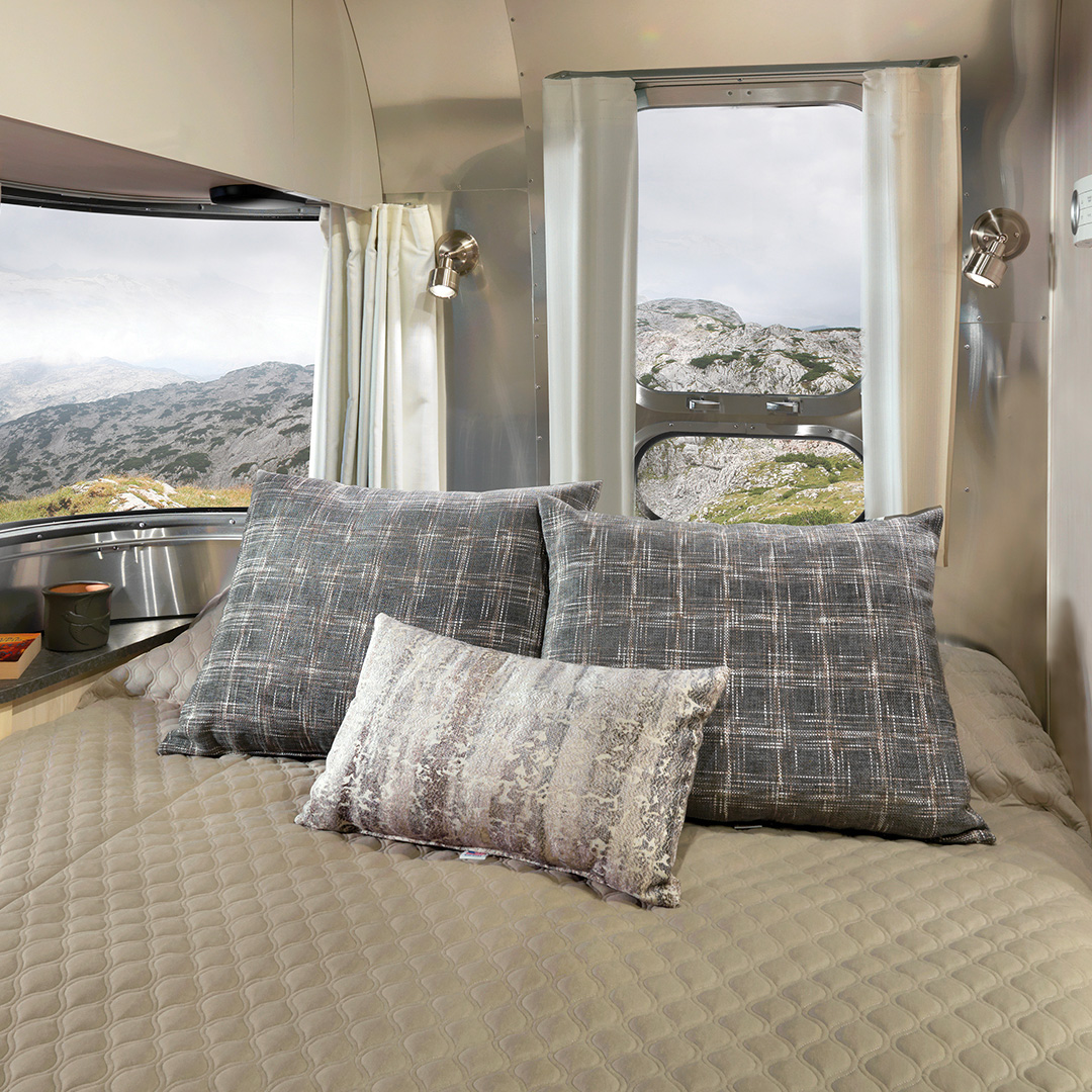 Airstream Flying Cloud Bedroom